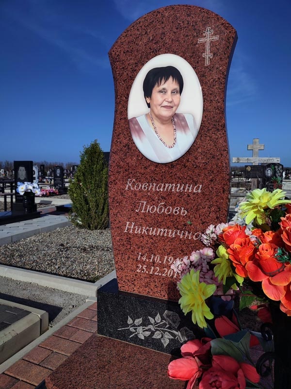 Гранитный памятник «Мгновение»