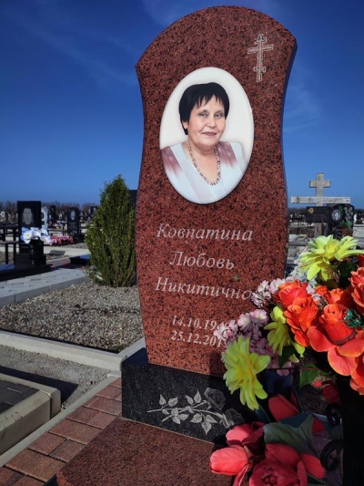 Гранитный памятник «Мгновение»