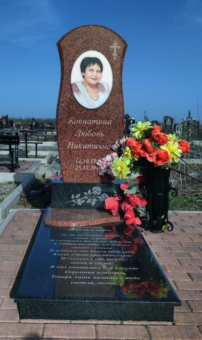 Гранитный памятник «Мгновение»