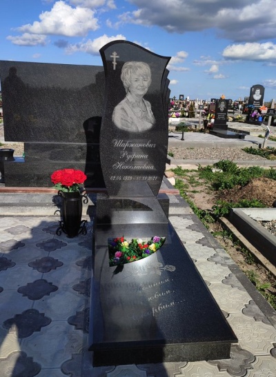 Гранитный памятник «Лёгкость»