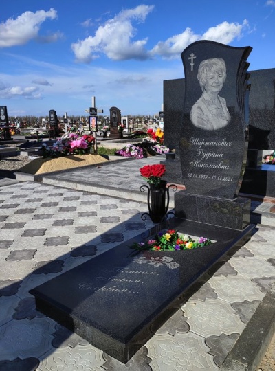 Гранитный памятник «Лёгкость»