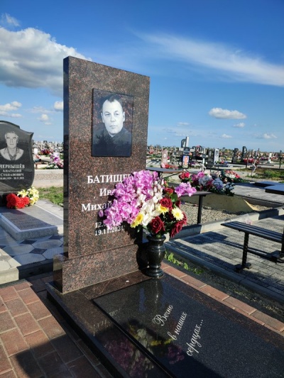 Гранитный памятник «Млечный путь»